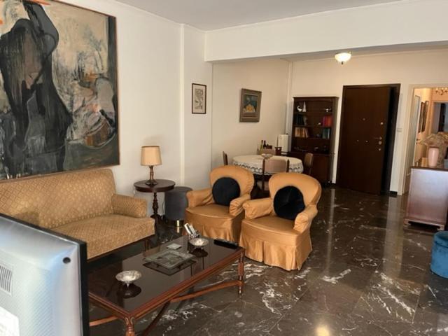 Apartment Spacious And Sunny In Cholargos Athens