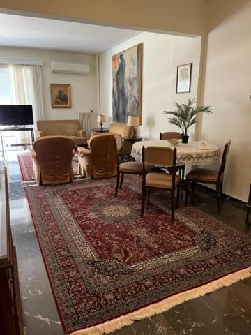 Apartment Spacious And Sunny In Cholargos