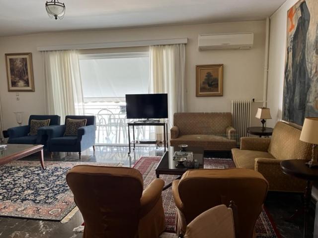 Apartment Spacious And Sunny In Cholargos Athen
