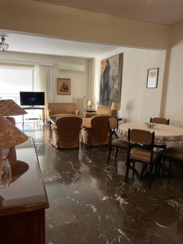 Spacious And Sunny In Cholargos Athens