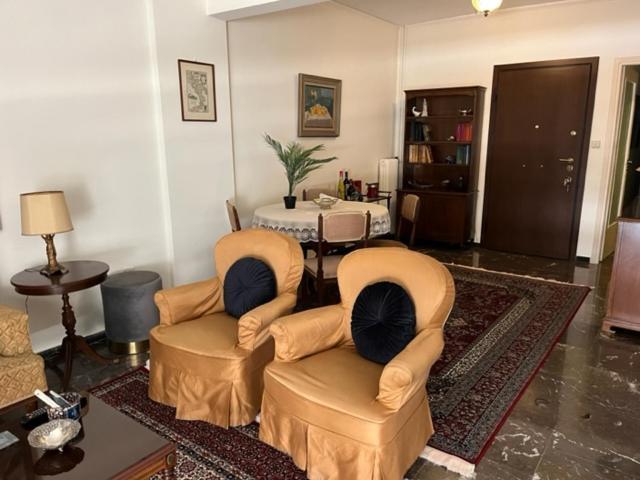 Spacious And Sunny In Cholargos *